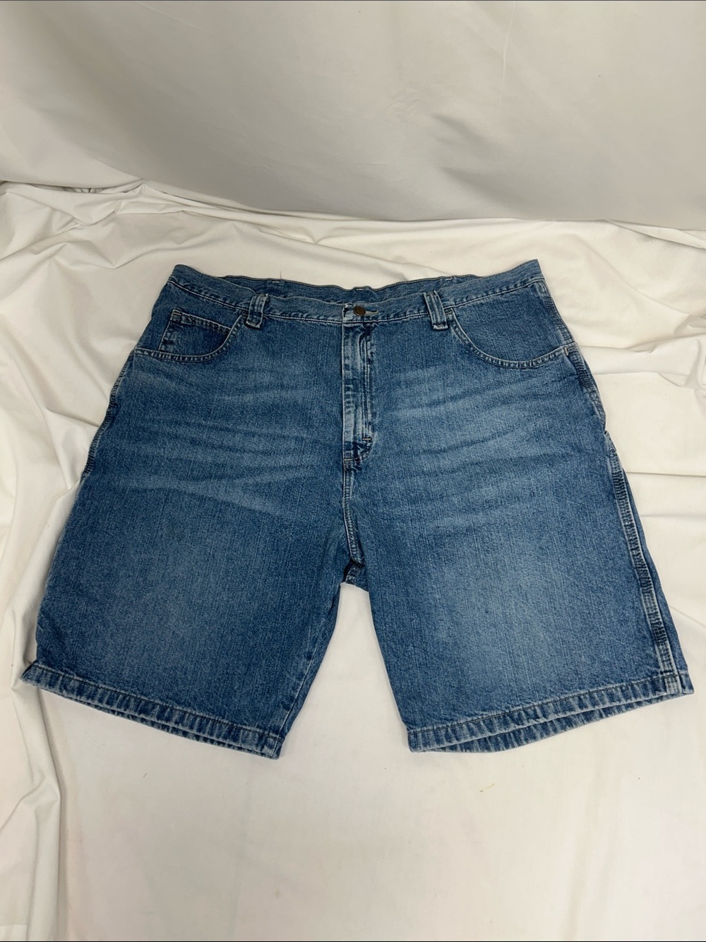 Wrangler Medium Blue Denim Carpenter Jean Shorts 42 Reg